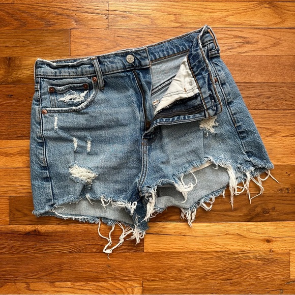 Abercrombie ‘The Mom Short’ High Rise Jean Shorts - Picture 2 of 10